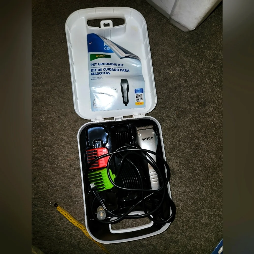 Pet grooming kit